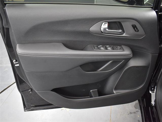 new 2025 Chrysler Pacifica car, priced at $40,920