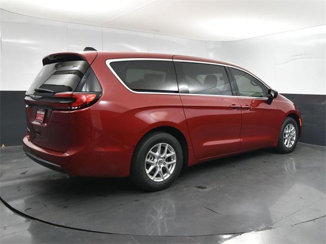 new 2024 Chrysler Pacifica car, priced at $35,690