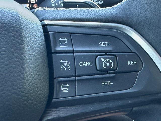 new 2025 Jeep Grand Cherokee car, priced at $37,900