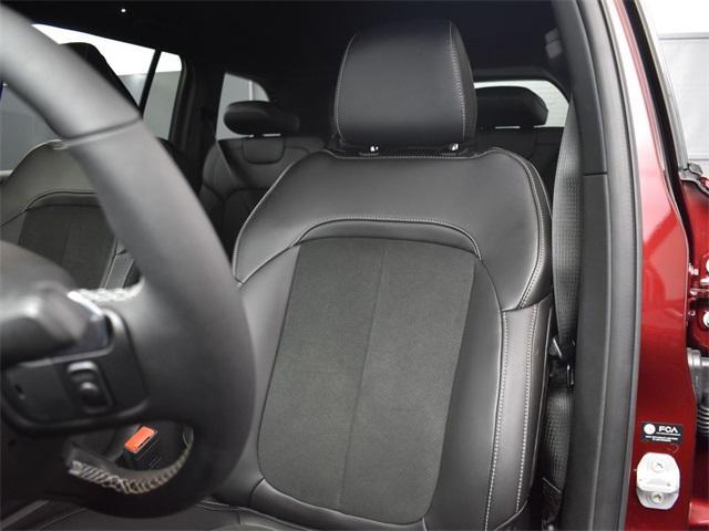 new 2025 Jeep Grand Cherokee car, priced at $33,400