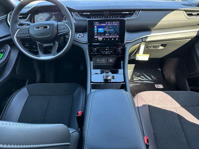 new 2025 Jeep Grand Cherokee car, priced at $37,900