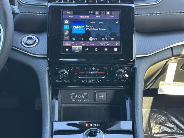 new 2025 Jeep Grand Cherokee car, priced at $37,900
