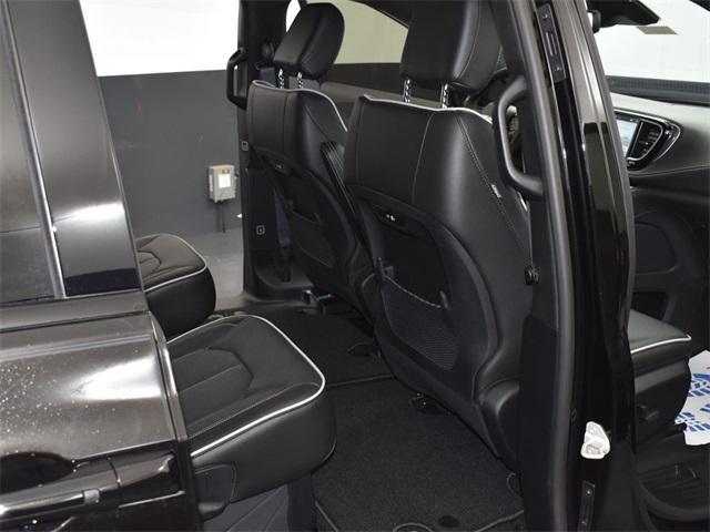 new 2025 Chrysler Pacifica car, priced at $47,749