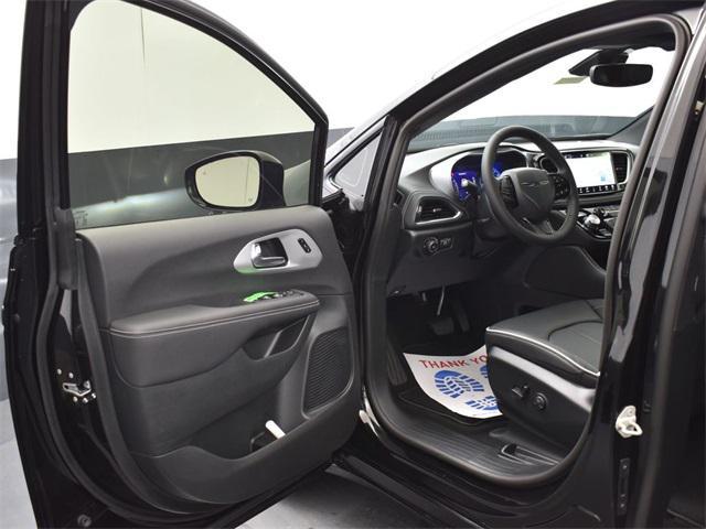new 2025 Chrysler Pacifica car, priced at $47,749