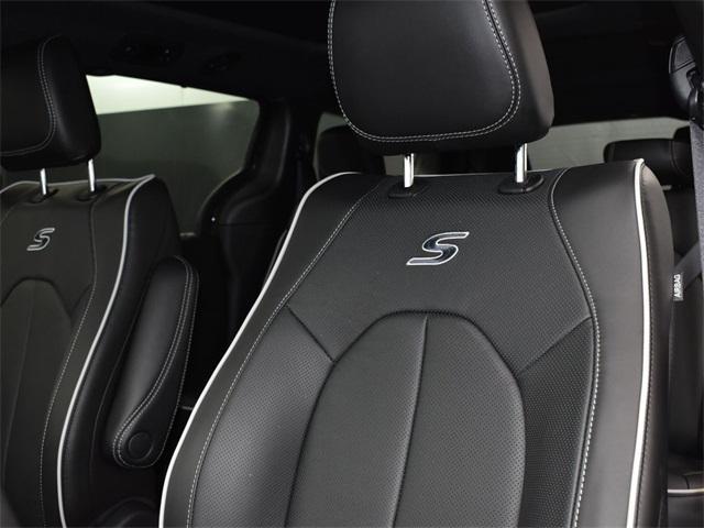 new 2025 Chrysler Pacifica car, priced at $47,749