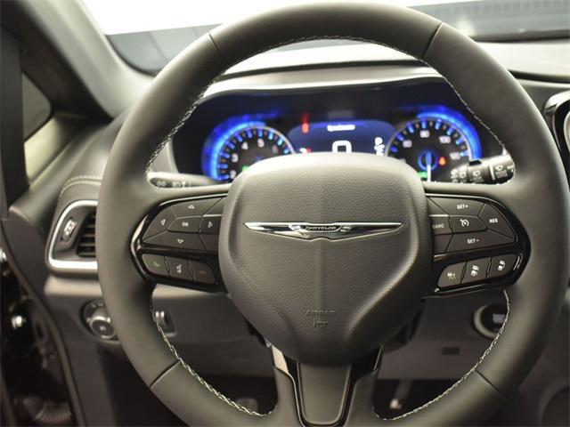 new 2025 Chrysler Pacifica car, priced at $47,749