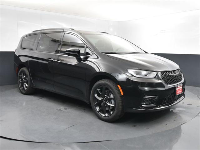 new 2025 Chrysler Pacifica car, priced at $47,749