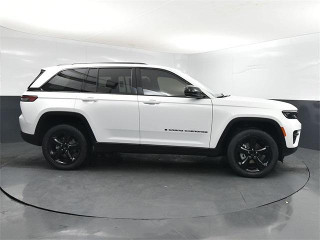 new 2025 Jeep Grand Cherokee car, priced at $43,575