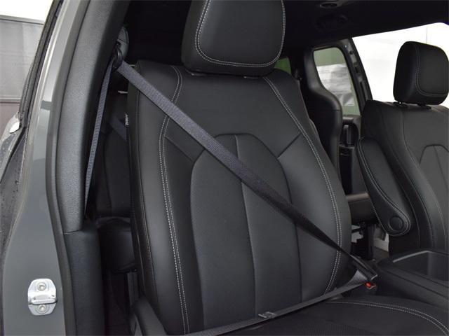 new 2025 Chrysler Pacifica car, priced at $39,027