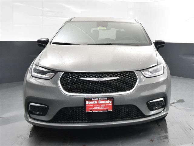 new 2025 Chrysler Pacifica car, priced at $39,027
