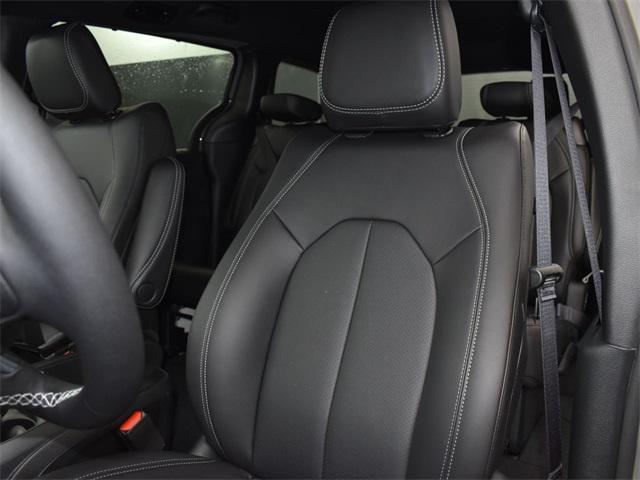 new 2025 Chrysler Pacifica car, priced at $39,027