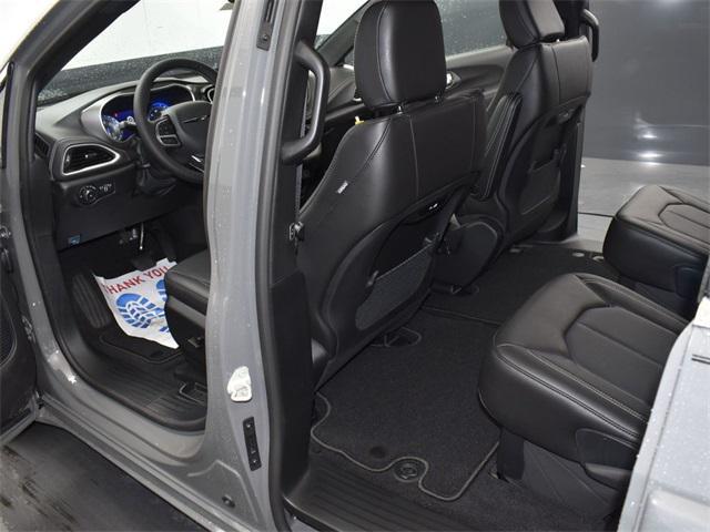 new 2025 Chrysler Pacifica car, priced at $39,027