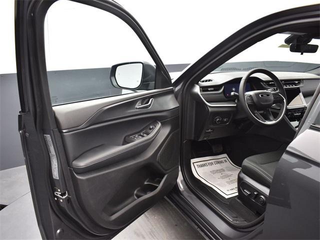 new 2025 Jeep Grand Cherokee car, priced at $36,170