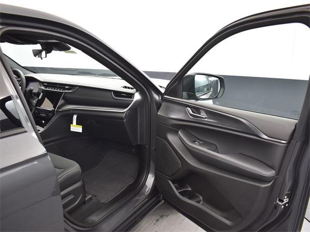 new 2025 Jeep Grand Cherokee car, priced at $36,170