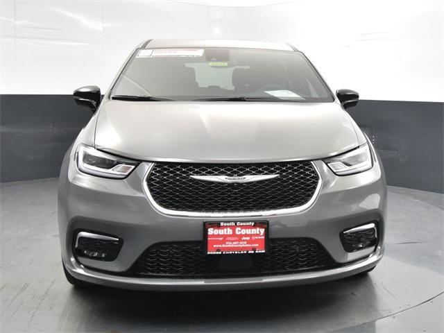 new 2025 Chrysler Pacifica car, priced at $41,748