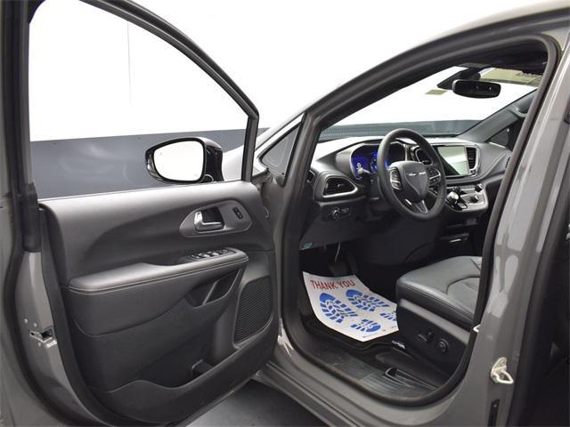new 2025 Chrysler Pacifica car, priced at $41,748