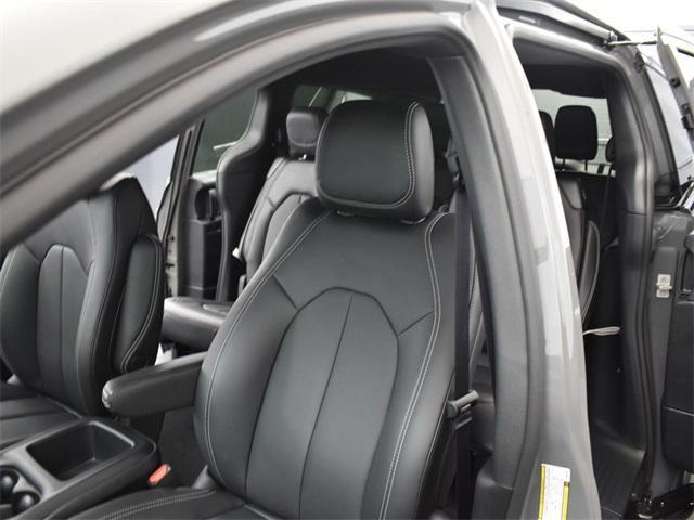 new 2025 Chrysler Pacifica car, priced at $41,748