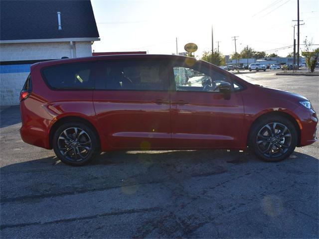 new 2026 Chrysler Pacifica car, priced at $40,535