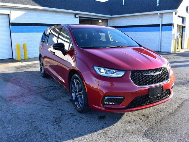 new 2026 Chrysler Pacifica car, priced at $40,535