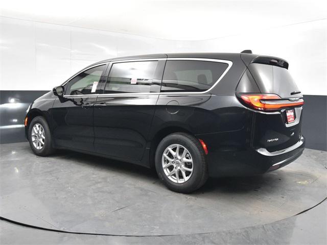 new 2025 Chrysler Pacifica car, priced at $37,925