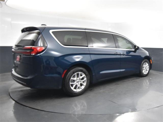 new 2025 Chrysler Pacifica car, priced at $38,420