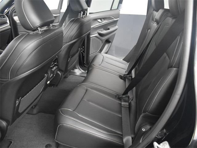 new 2025 Jeep Grand Cherokee car, priced at $40,370