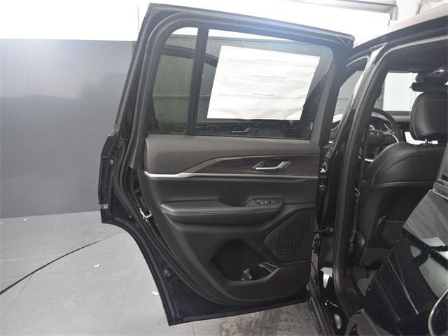 new 2025 Jeep Grand Cherokee car, priced at $40,370