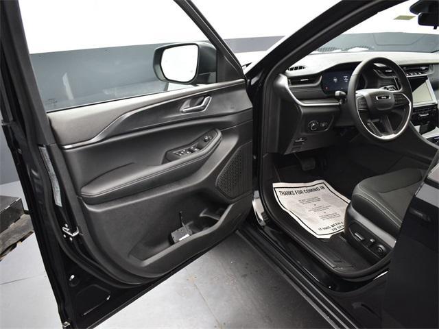 new 2025 Jeep Grand Cherokee car, priced at $36,272