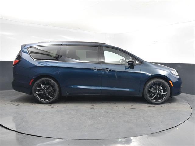 new 2025 Chrysler Pacifica car, priced at $48,040