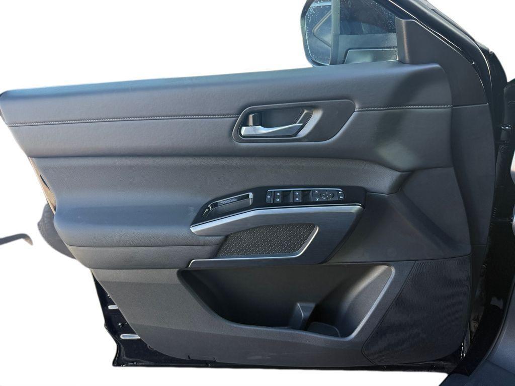 new 2025 Nissan Pathfinder car, priced at $49,940