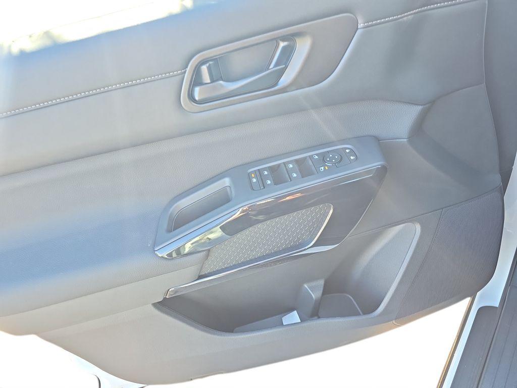 new 2025 Nissan Pathfinder car, priced at $44,825