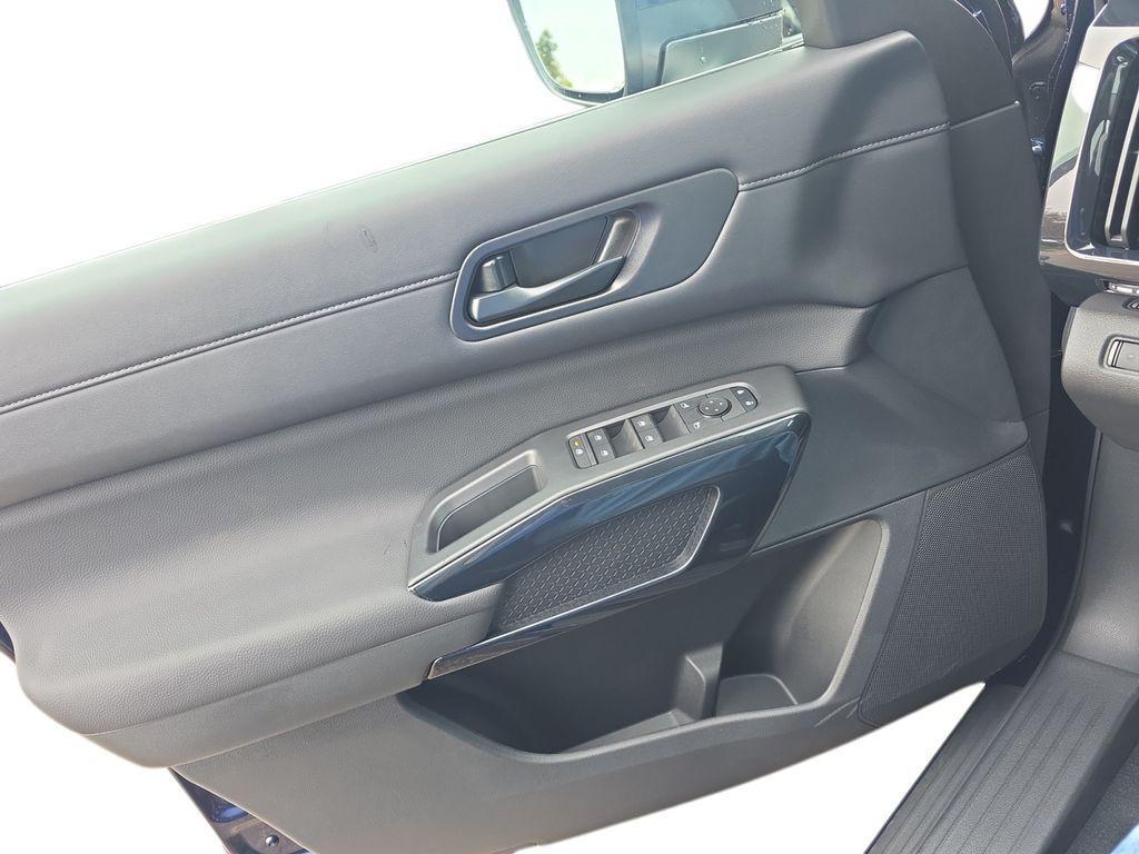 new 2025 Nissan Pathfinder car, priced at $34,390