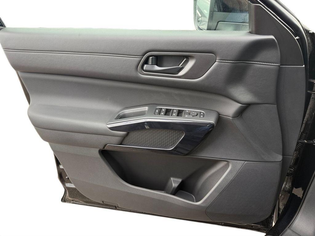 new 2025 Nissan Pathfinder car, priced at $39,510