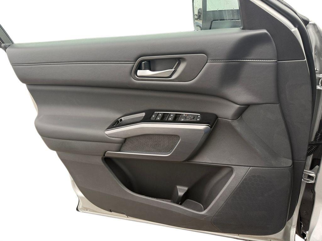 new 2025 Nissan Pathfinder car, priced at $46,475