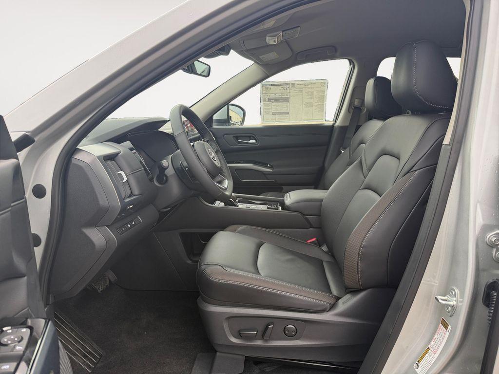 new 2025 Nissan Pathfinder car, priced at $46,475