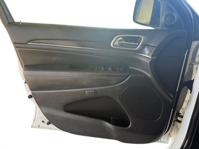used 2015 Jeep Grand Cherokee car, priced at $17,774