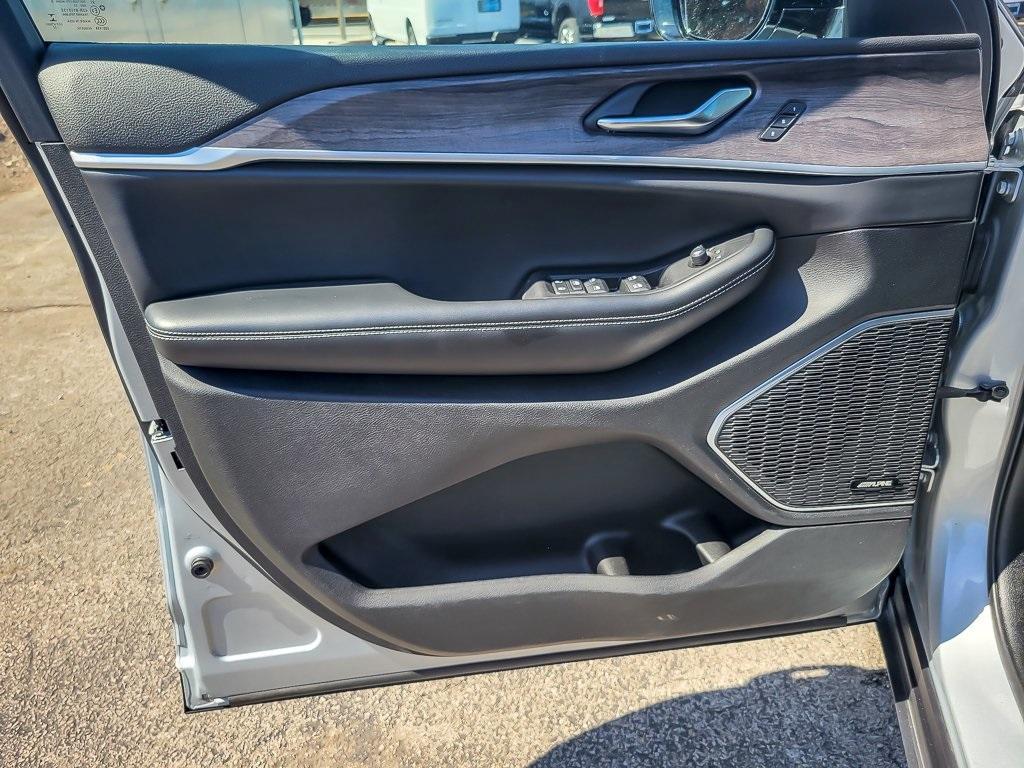 used 2022 Jeep Grand Cherokee car, priced at $32,990
