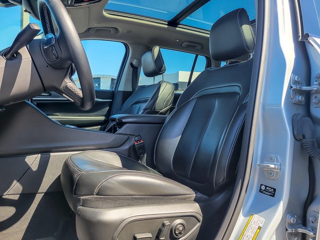 used 2022 Jeep Grand Cherokee car, priced at $32,990