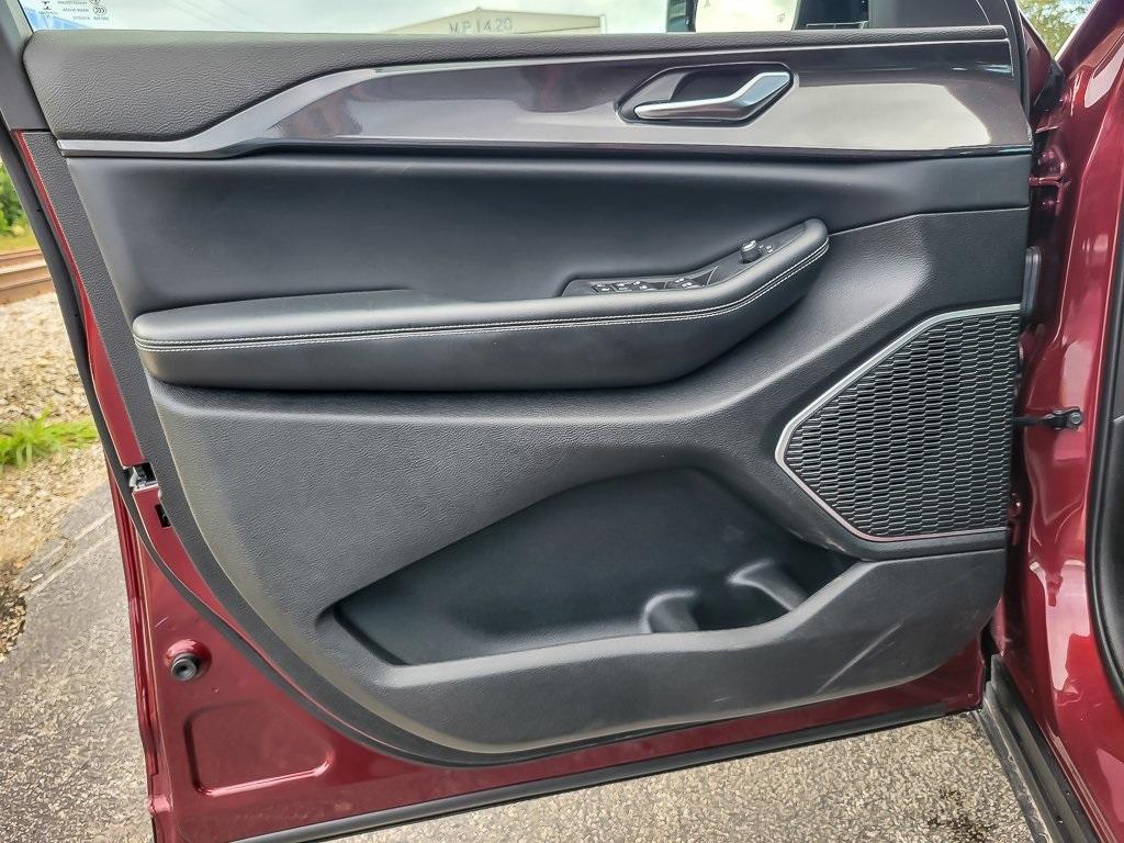 used 2022 Jeep Grand Cherokee car, priced at $29,680