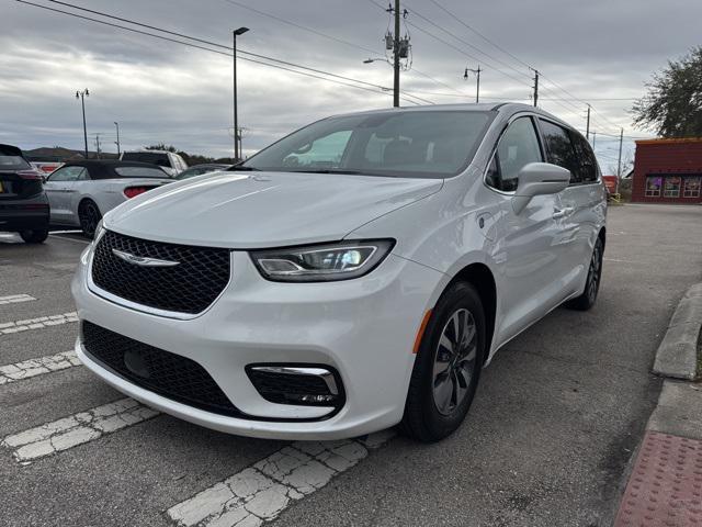 used 2022 Chrysler Pacifica Hybrid car, priced at $19,518