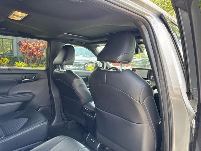 used 2024 Toyota Highlander car, priced at $39,980