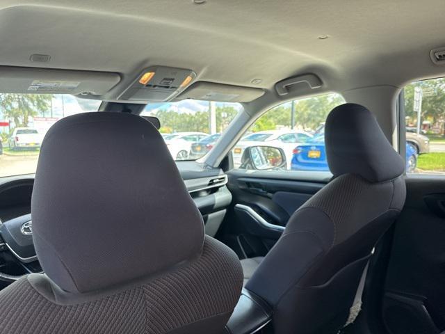 used 2023 Toyota Highlander car, priced at $30,979