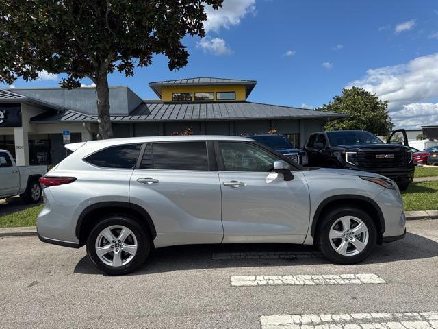 used 2023 Toyota Highlander car, priced at $30,979