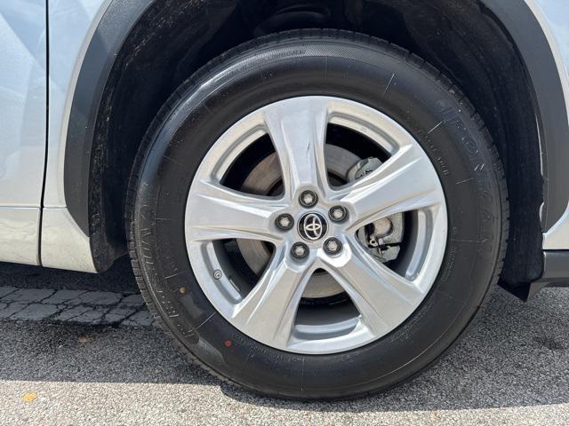 used 2023 Toyota Highlander car, priced at $30,979