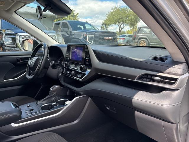 used 2023 Toyota Highlander car, priced at $30,979
