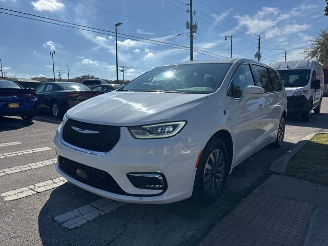 used 2022 Chrysler Pacifica Hybrid car, priced at $18,778