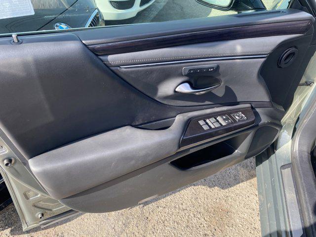 used 2020 Lexus ES 300h car, priced at $25,447