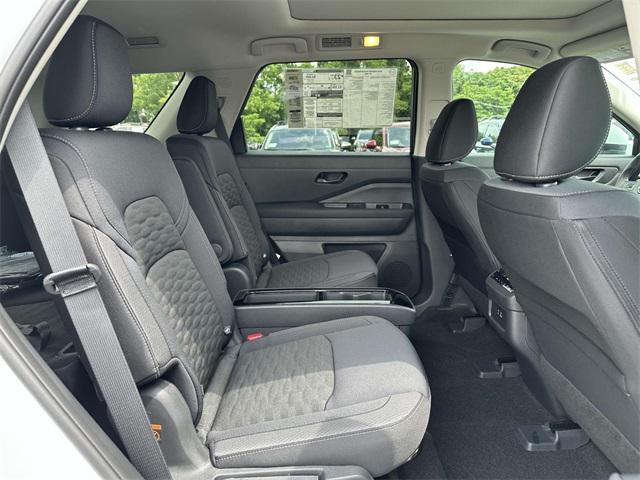 new 2025 Nissan Pathfinder car, priced at $39,584
