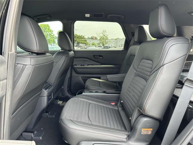 new 2025 Nissan Pathfinder car, priced at $39,903
