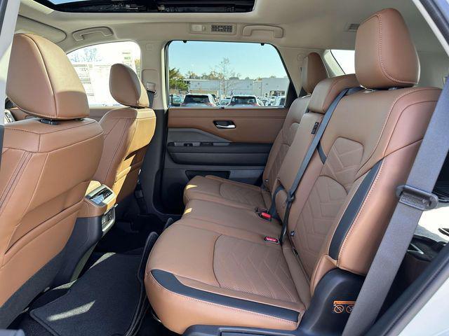 new 2024 Nissan Pathfinder car, priced at $48,311